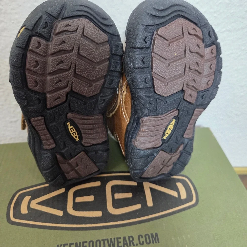 Keen off pinecone